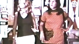 Lesbian Peepshow Loops 563 1970's - Scene 2